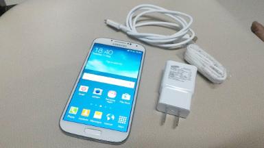 SAMSUNG GALAXY S4 