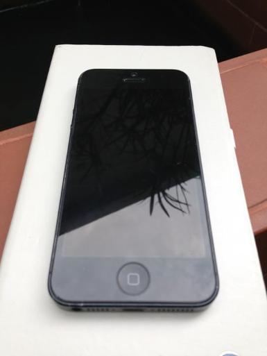 IPhone 5 สีดำ 16g   เครื่องศูนย์